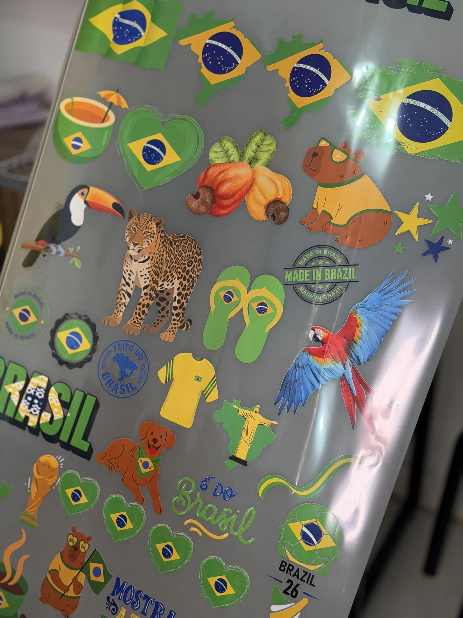 Filme DTF com artes coloridas sobre o tema Brasil